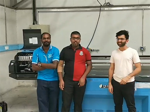 迪拜uv平板機(jī)購機(jī)客戶